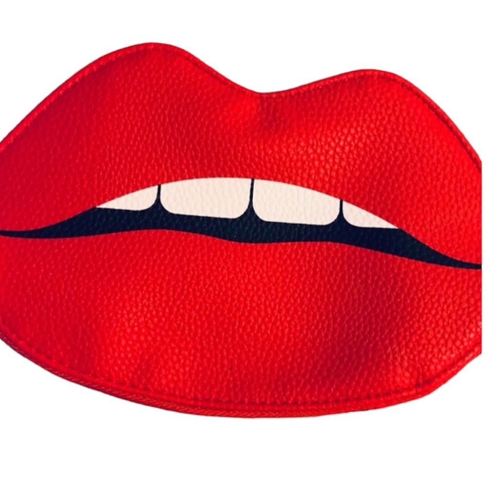 NYX LIPS 👄  COSMETICS BAG